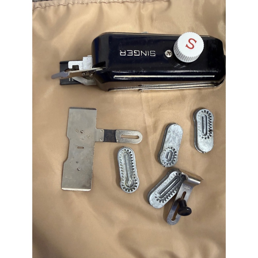 Vintage Singer Professional Buttonholer 160506 Slant Shank Set with Case USA